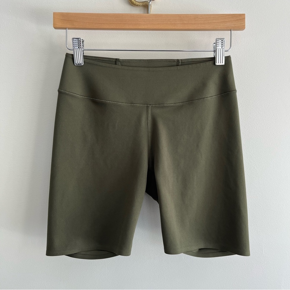 Uniqlo AIRism Army Green Athletic Ultra Stretch Mid-High Rise Bike Shorts XS